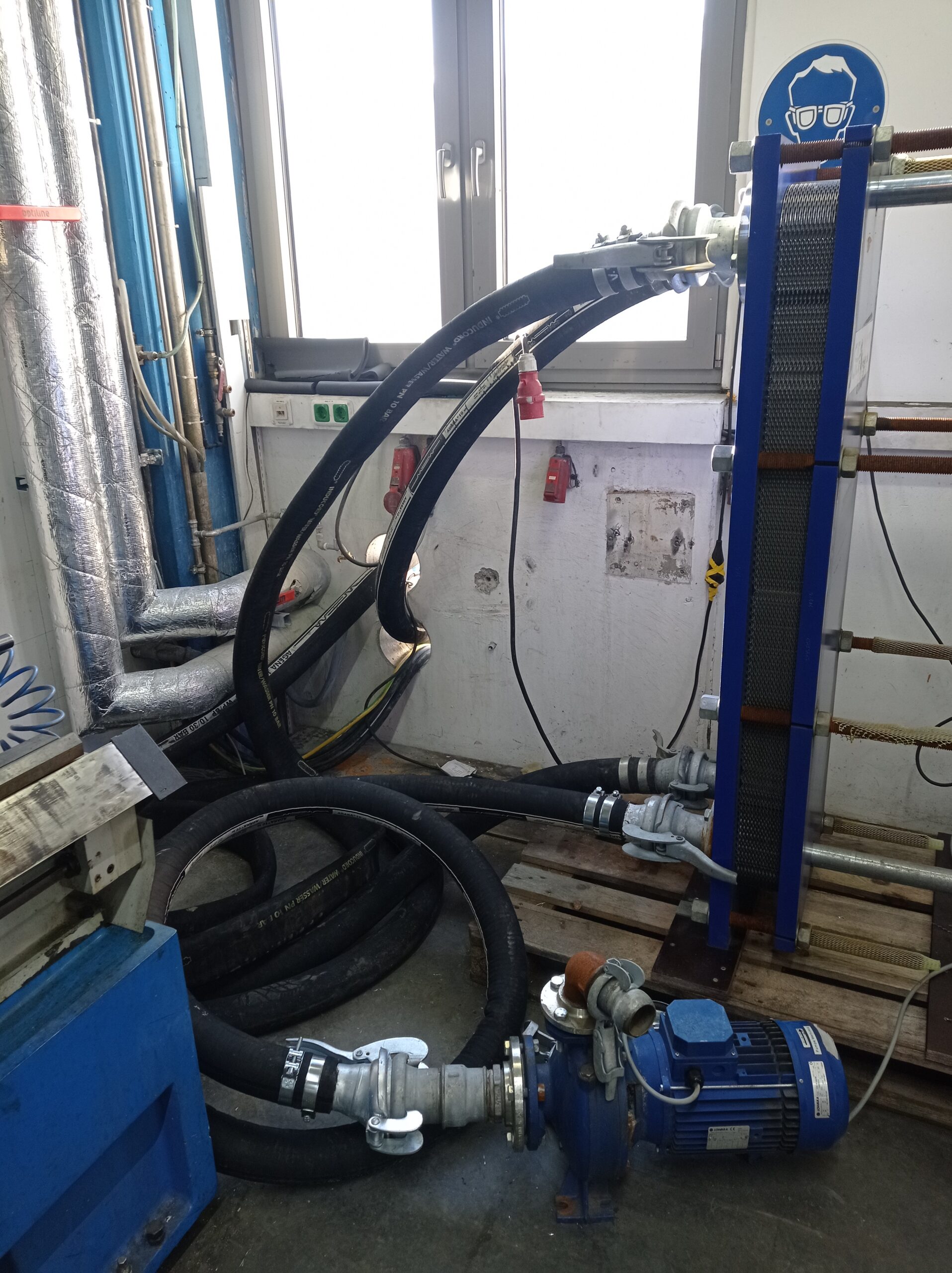 Plattenwärmetauscher mit externer Pumpenstation